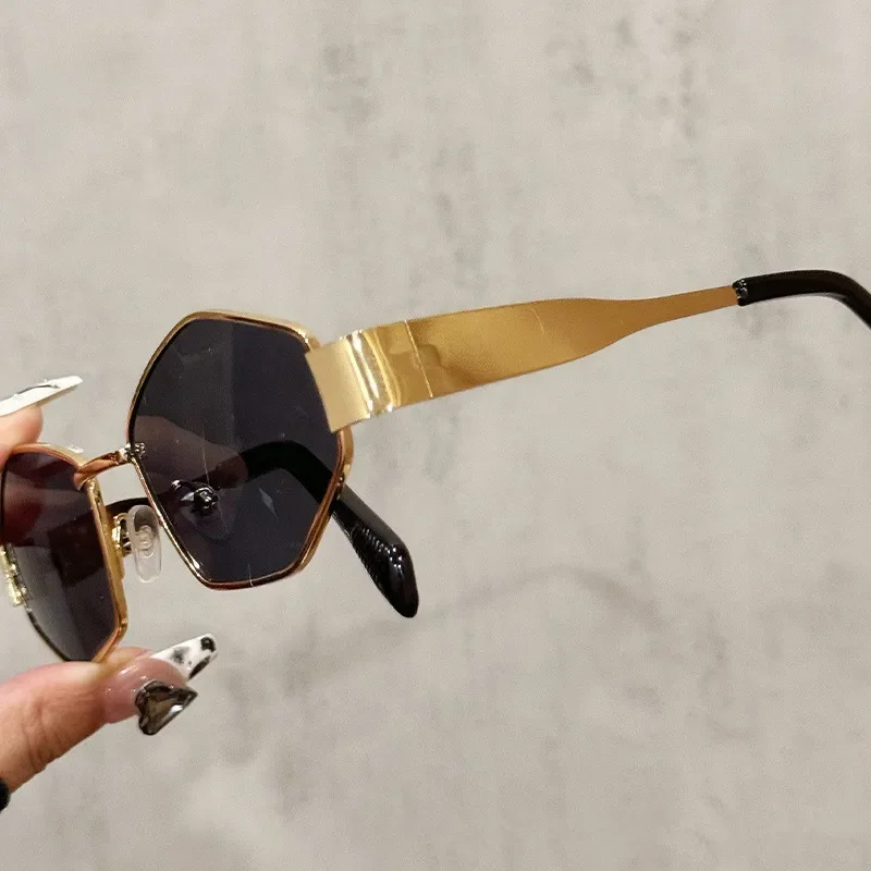 Modische Polygonale Damen-Sonnenbrille 2025 Vintage Marken-Rhombus Sonnenbrillen für Damen Einzigartige Metallrahmen Punk-Brillen für Herren – Detail 14