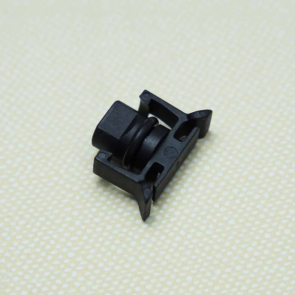 

31368308 For Volvo C30 S40 S60 S80 V40 V50 V60 V70 XC60 XC70 2012-2016 Drain water tank pipe connection plug Auto Parts