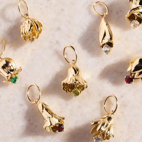 Zawieszki DIY z kwiatami – miedź platerowana 18-karatowym złotem z kolorowymi kamieniami szlachetnymi do naszyjników i bransoletek