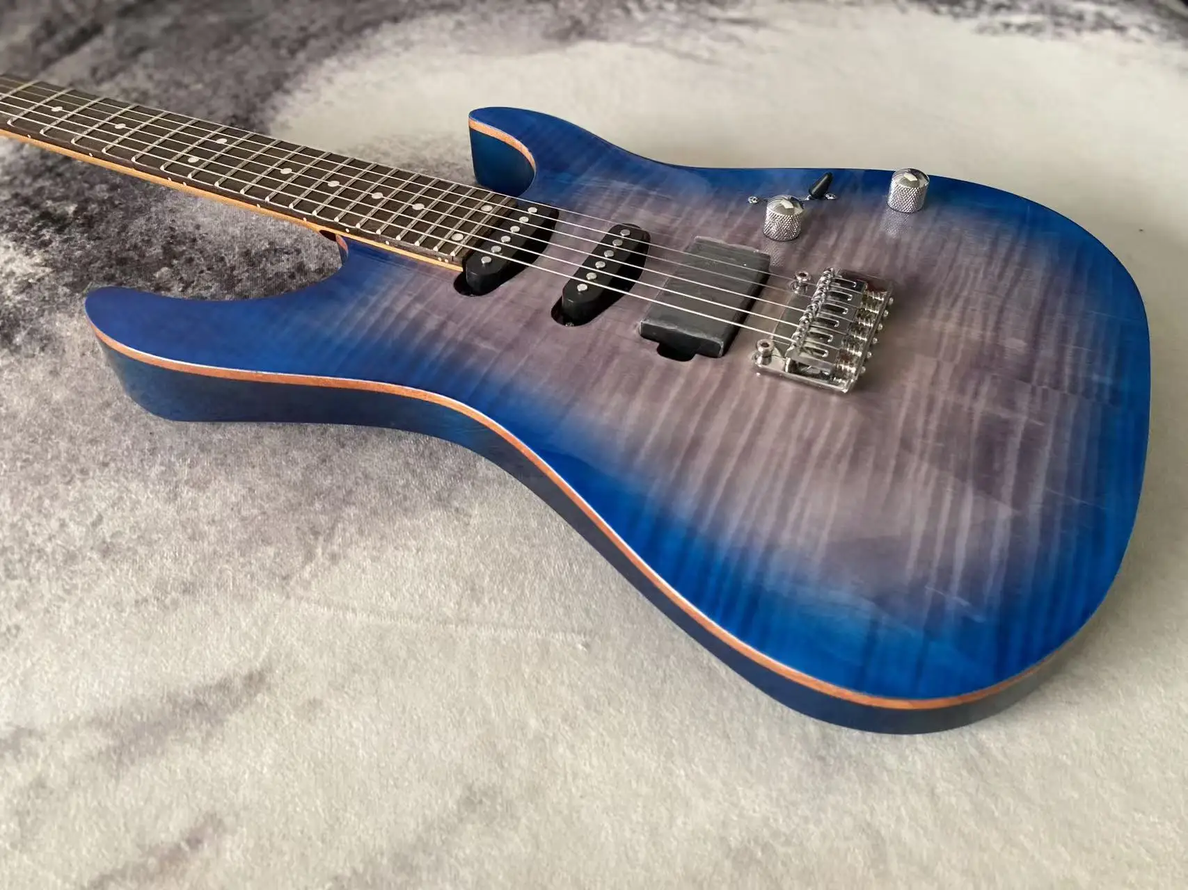 6‑String HSS Electric Guitar Blue‑Purple Gradient Flame Maple Top Double Lock Tremolo Rock Guitar