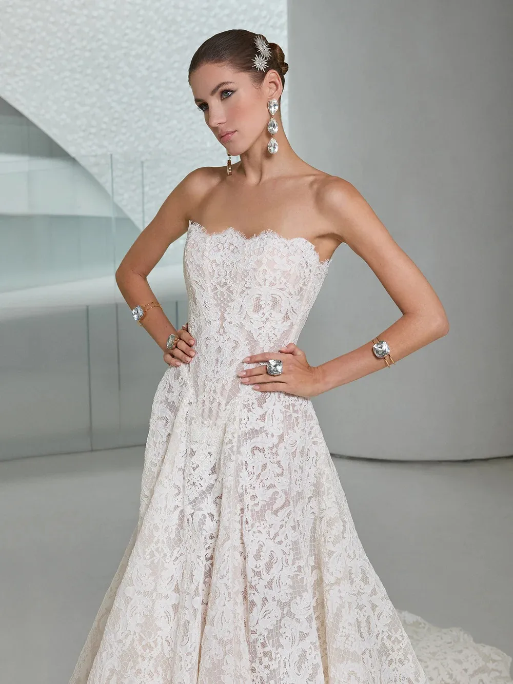 Custom2026 Women's White Elegant Lace Decal Large Skirt with Long Tail Wedding Dress backless and shoulder less Vestido de Novia
