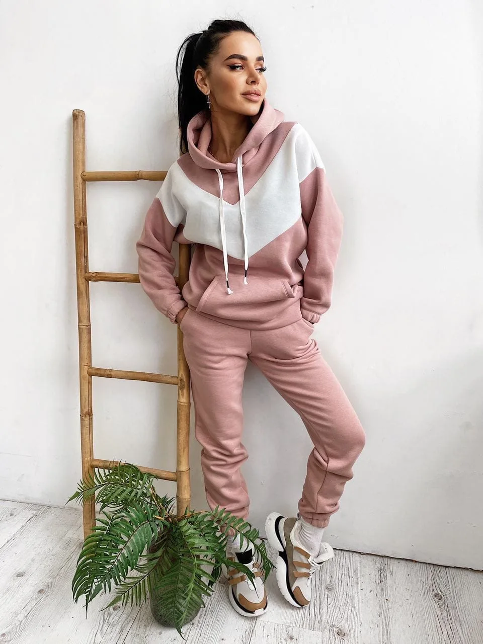 

Casual Sports Two Piece Set Loose Pullover Long Sleeve Pocket Hoodie Elastic Waist Trousers Set Autumn Commuter Set For Women