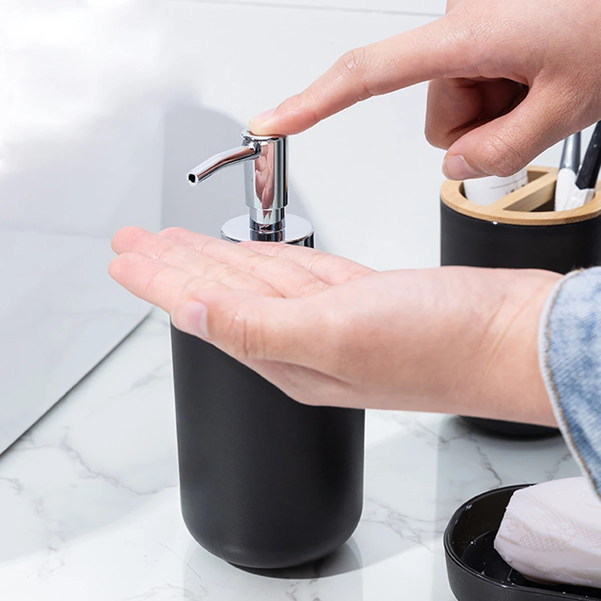 Set da bagno Dispenser di sapone per le mani portaspazzolino e portasapone decorazioni per il bagno porta articoli da toeletta per accessori da bagno