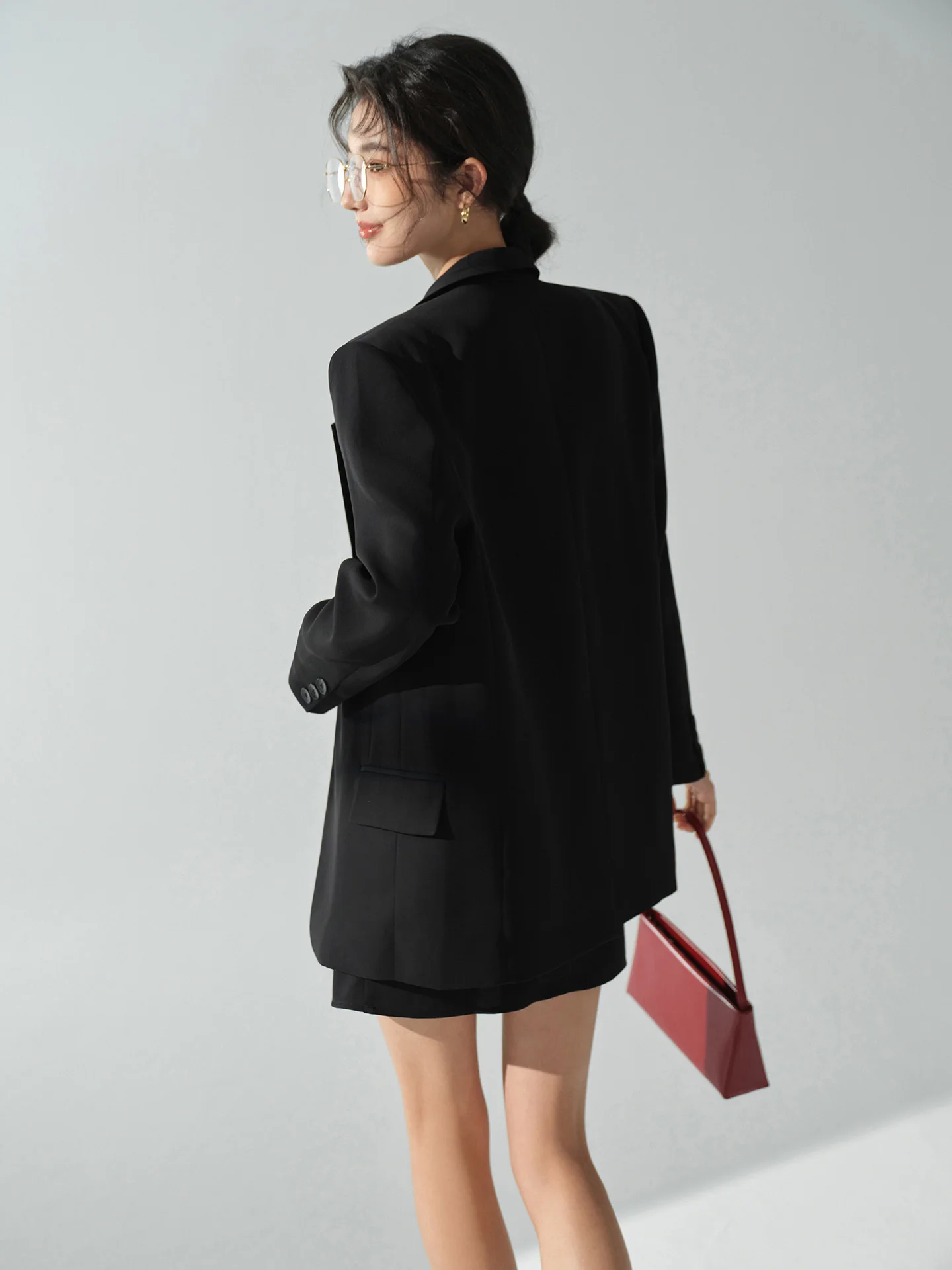 سترة نسائية أنيقة للخريف سترة سوداء بحاشية مقسمة سترة فضفاضة تناسب معطف مكتب غير رسمي عصري ملابس يومية ملابس احترافية