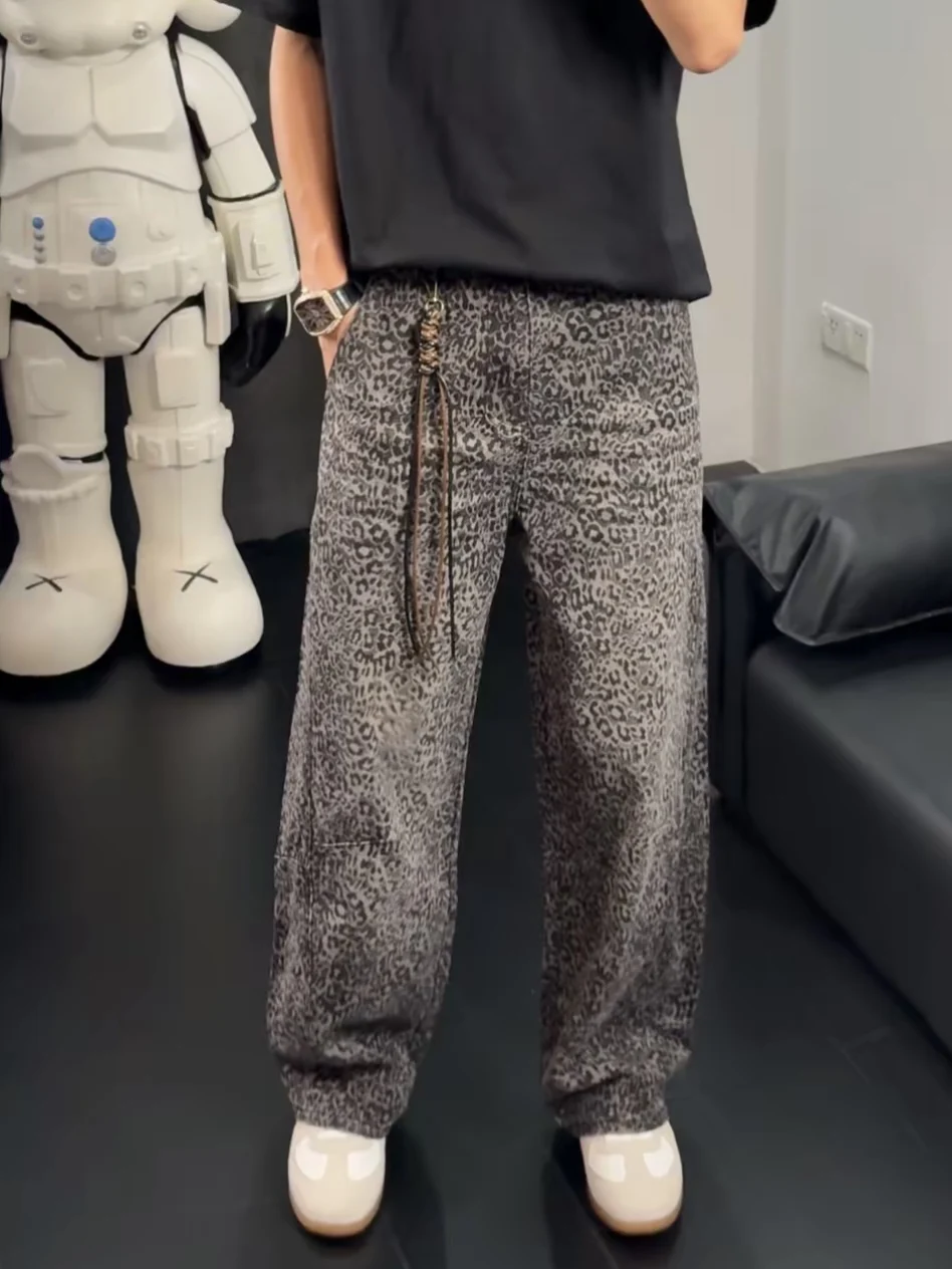 Calças Jeans Americanas Retrô com Estampa de Leopardo, Perna Larga, Corte Solto e Reto, Sensação de Conforto, para Homens, Mu...