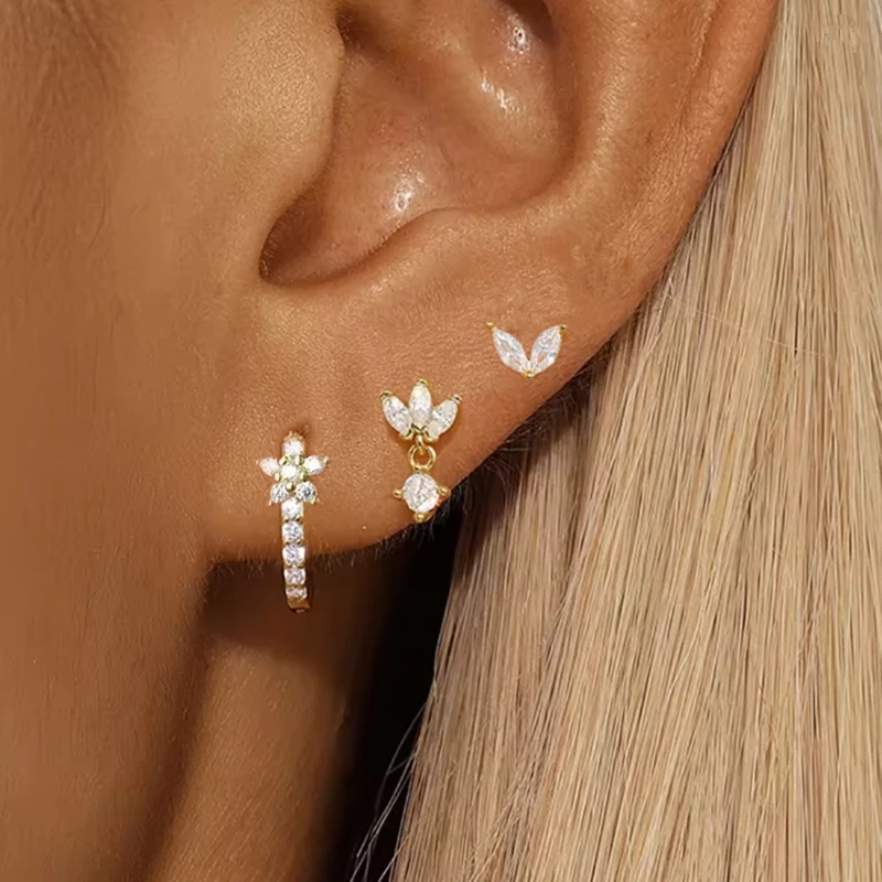 Juego de 3 uds de pendientes Huggie de flores para mujer, joyería para Piercing del trago, lote de pendientes de aro de cartílago de cristal de hoja, pendiente de lóbulo de hélice a granel