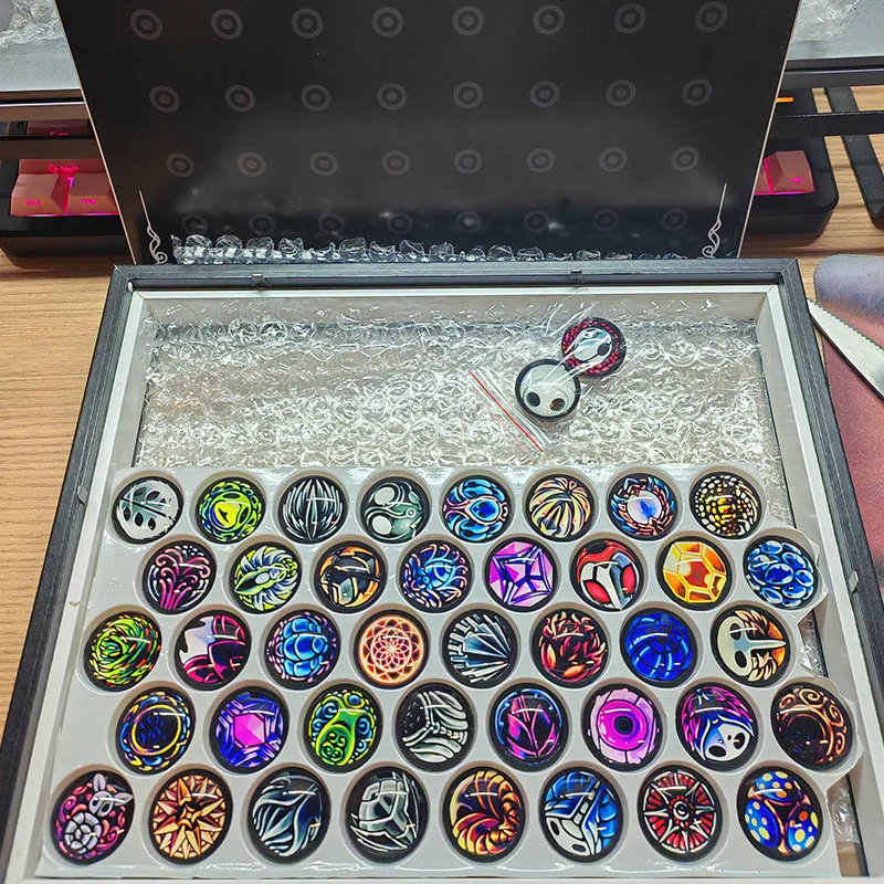 ホロウナイト 磁気保護タリスマン コレクタブルミニオーナメント ゲーム周辺機器 ギフト アクショントイフィギュア コレクターズアイテム