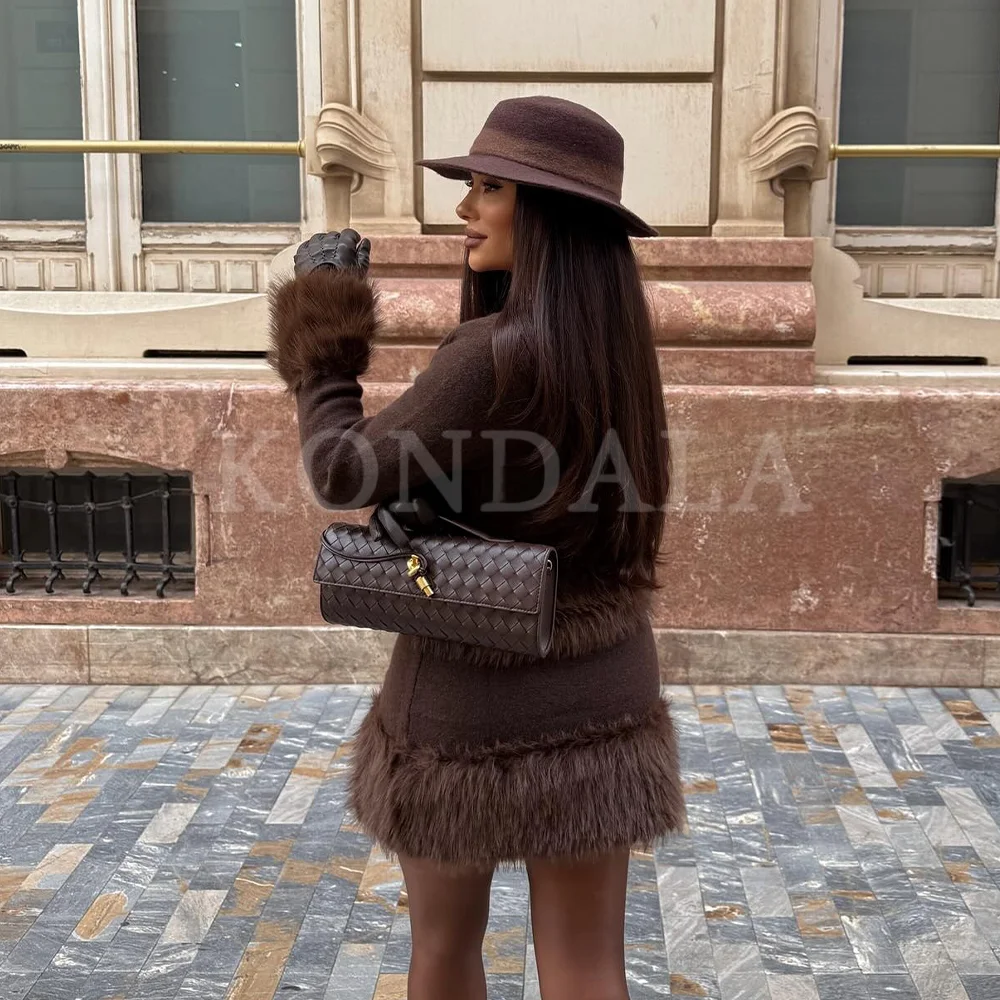 KONDALA 2025 خريف شتاء محبوك فو الفراء المرقعة النساء الدعاوى موضة أنيقة س الرقبة براون شيك السيدات جاكيتات مع فساتين