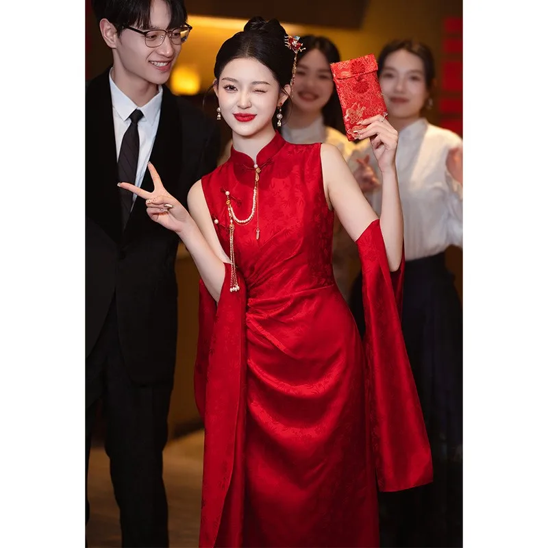

New Chinese-style morning gown sleeveless cheongsam red casual dress for toasting and banquet attire