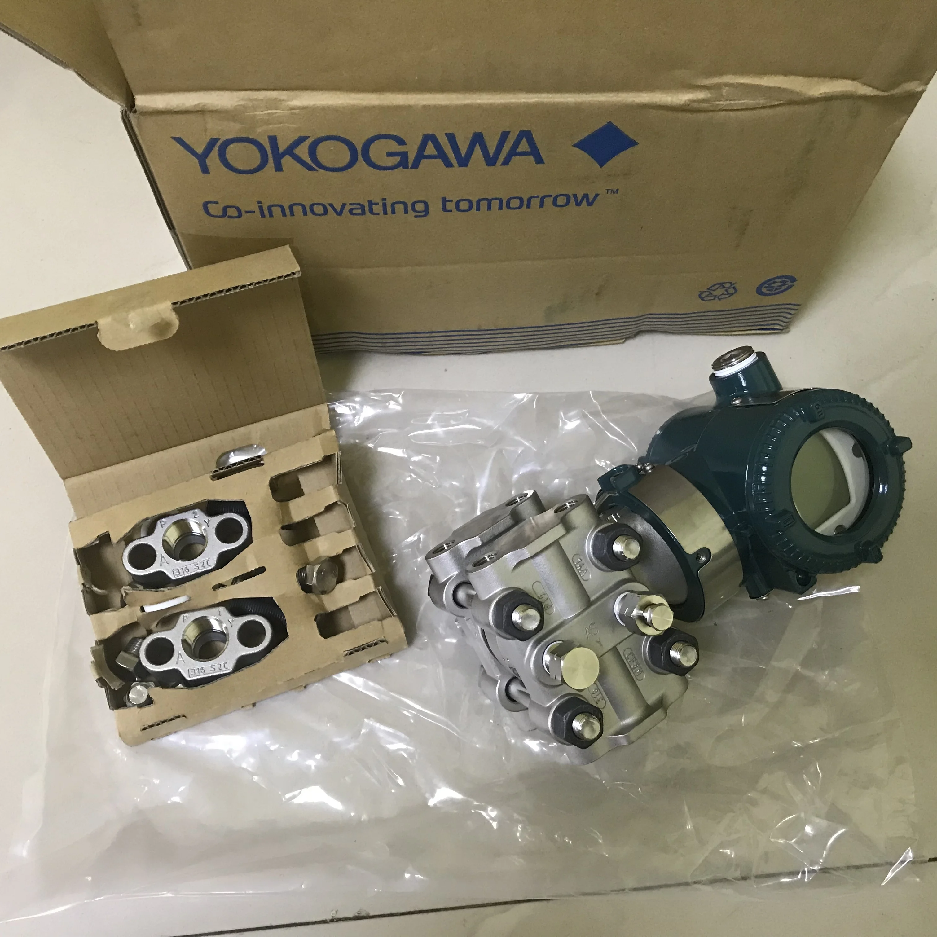New original EJA438E Gauge Pressure Transmitter with Remote Diaphragm Seal EJA438E-JASCJ-912DB-WD23A Y
