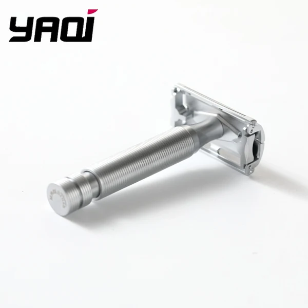 ماكينة حلاقة آمنة بلون كروم غير لامع من ياكي مونارك