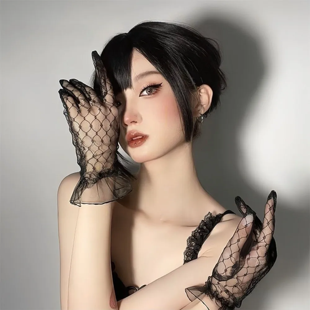 1 Pair Elegant Retro Lace Gloves Sheer Mesh Short Length Mesh Gloves Elastic Bridal Gloves Cosplay Performance Accessories