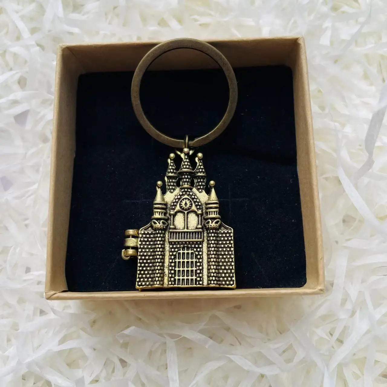 Vintage Castle Pendant Keychain Paper Box 2 Pcs Set Magic School Keyring Halloween Easter Christmas Gift Fans Collection