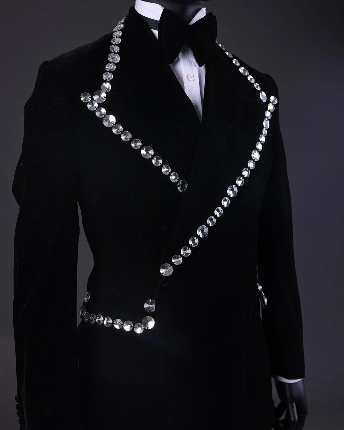 Black Men Wedding Tuxedos Peaked Lapel Jacket Appliques Latest Design Groom Wear For Prom Evening Party Only Blazer Customize