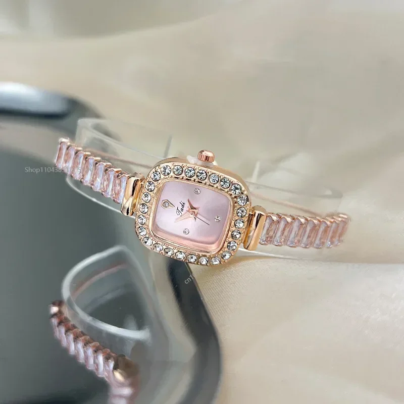 2025 New Temperament Fashionable Square Quartz Wristwatches Light Luxury Women's Watch Free Adjustment Women's Quartz Watch