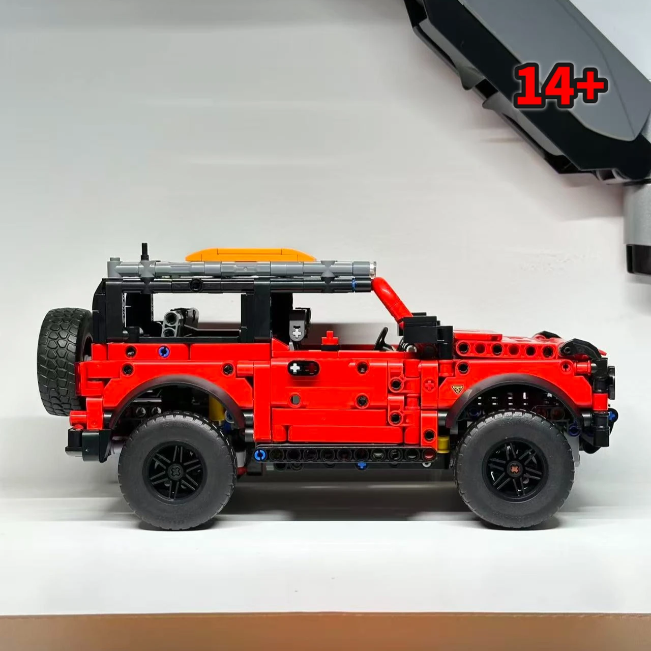 

Новинка от Disney: Набор строительных блоков 42213 Ford Bronco, настольное украшение, уникальный дизайн, подарок на день рождения для фанатов, коллекционная модель.