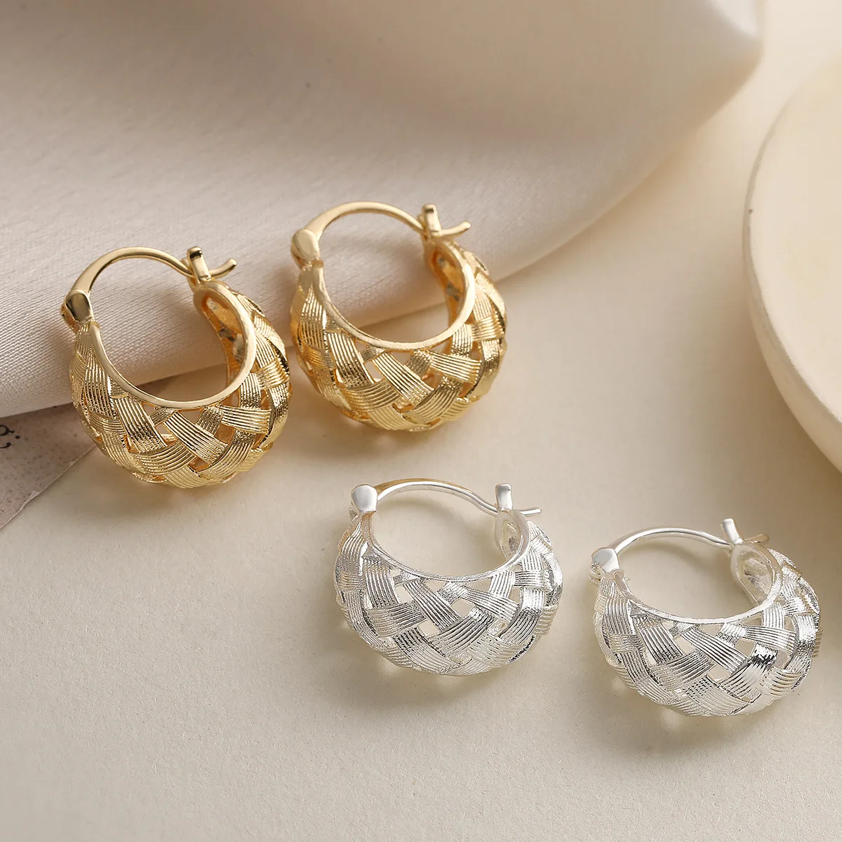 GANPUP Minimalistische Metall-Mesh-Creolen für Damen Vintage Französische Mode Neue Ohrschmuck-Schmuckstücke Damengeschenk Party серьги – Detail 2