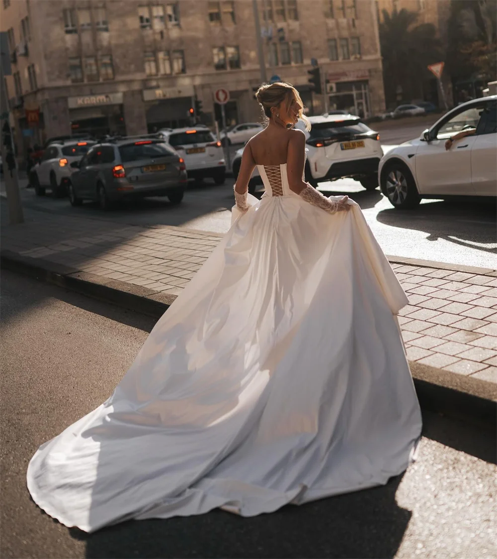 طوكيو فساتين زفاف بيضاء مخصصة بدون حمالات 3/4 طول الأكمام الدانتيل متابعة ثوب الزفاف أنيقة الجانب عالية سبليت ثوب الزفاف