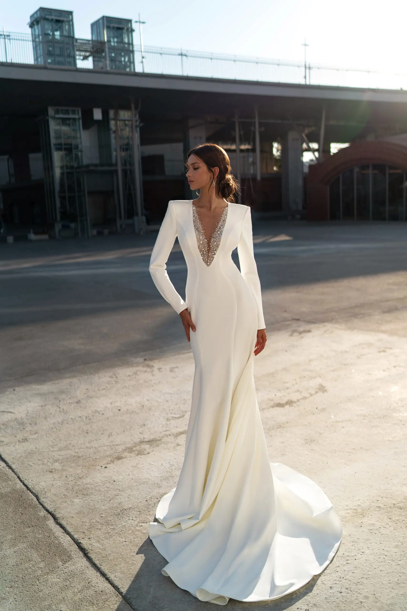 Luxury White Long Sleeve Deep V-Neck Crystal Mermaid Dress with Beaded Detail Women Wedding Evening Gown Customized B262963