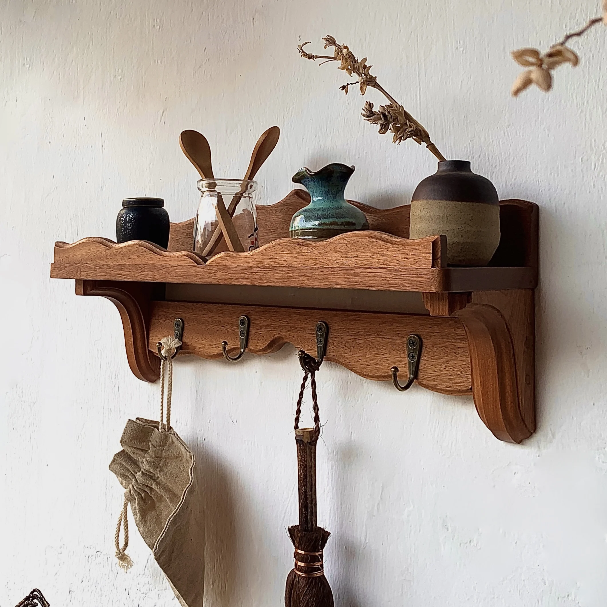 

Original retro solid wood shelf household wall wooden storage rack hook cup holder