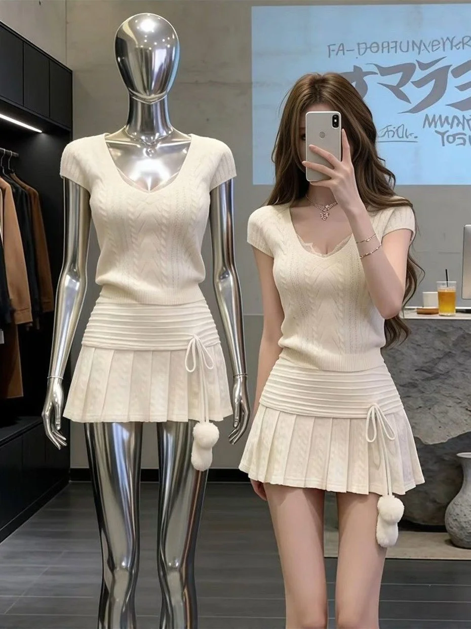 

Korean Style Short Sleeve Knitted Top And Half Skirt Two Piece Set for Women Early Spring Unique Fashion Casual Outfit Set