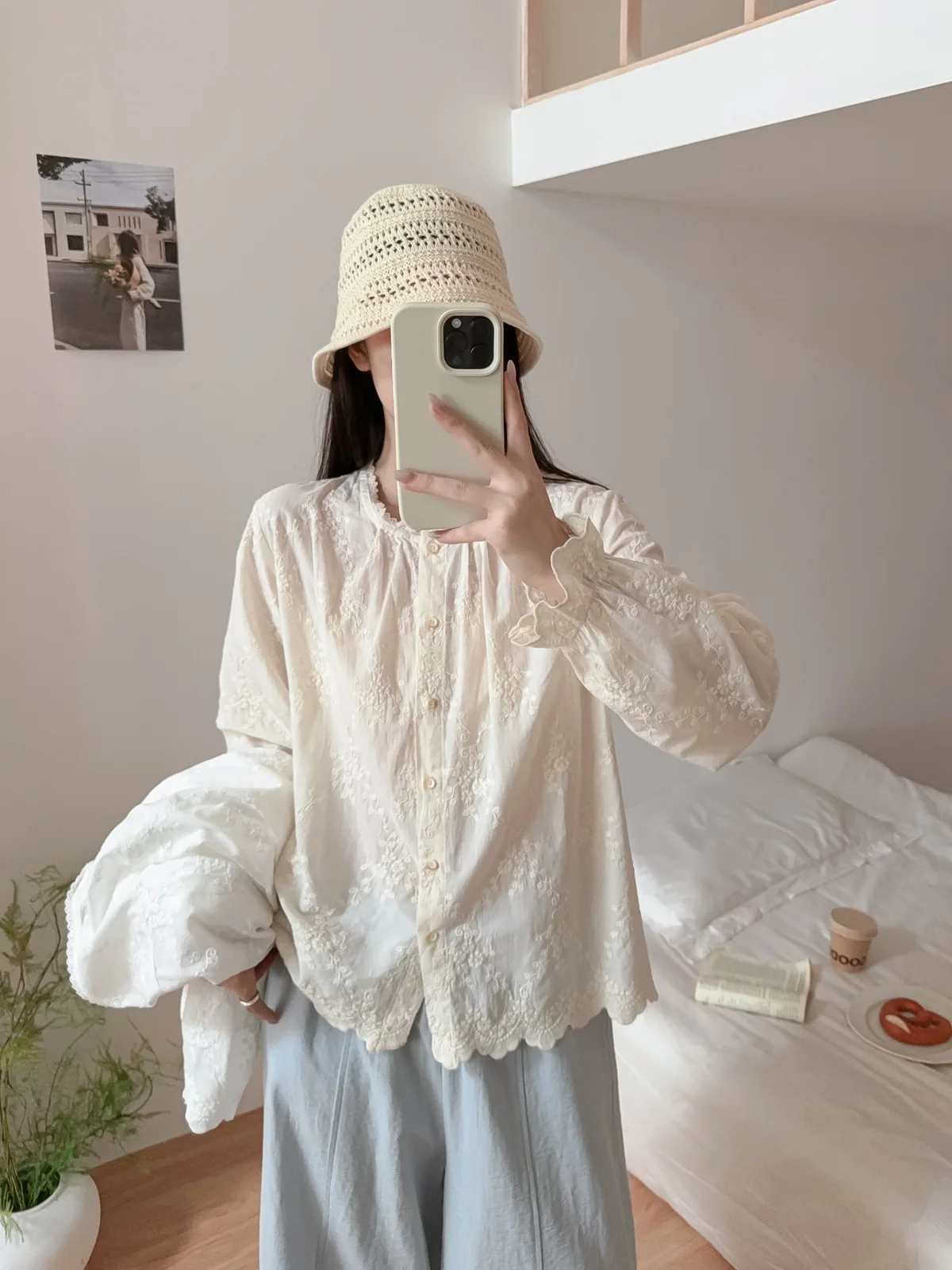 جديد 2025 الخريف قميص قطني بكم طويل ، المرأة تكدرت الدانتيل والتطريز ، موري فتاة الأدب الفرنسي شيك بلوزة فضفاضة T58056CC