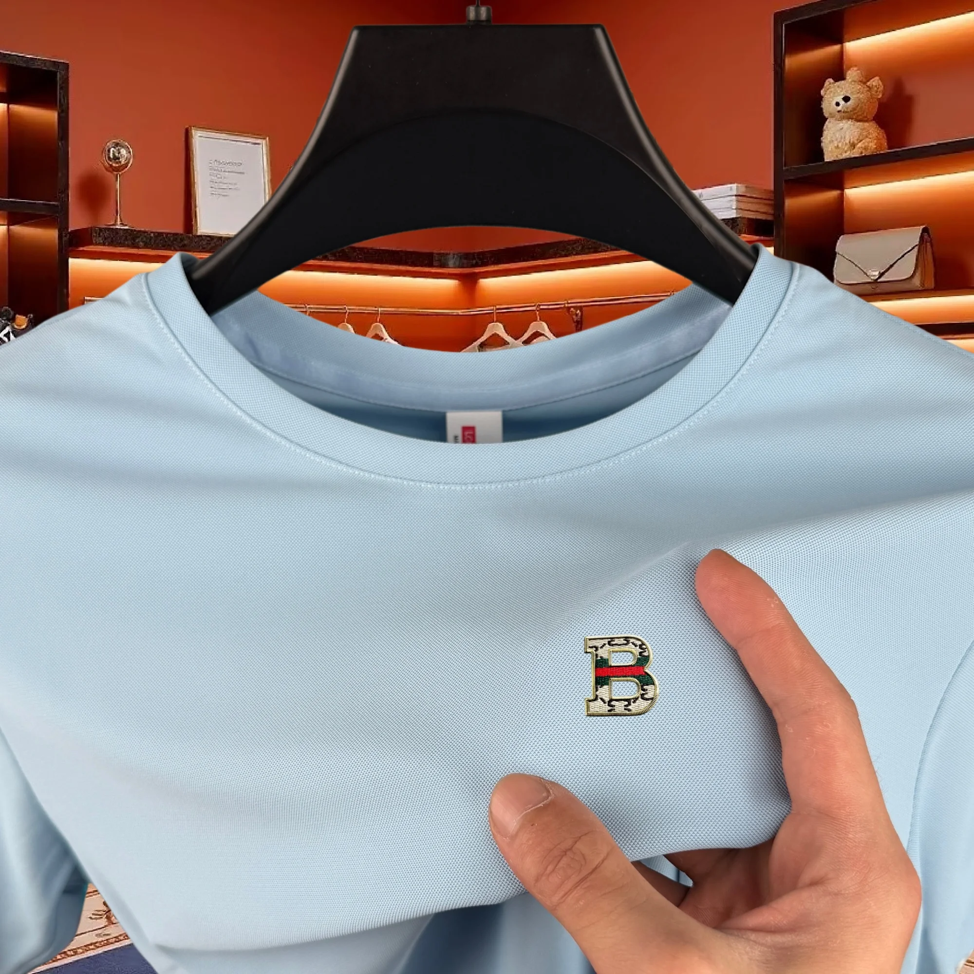 

Элитная брендовая мужская футболка из ледяного шелка с коротким рукавом и круглым вырезом, летняя модная футболка с нашивкой, быстросохнущая, прохладная, дышащая, повседневная спортивная футболка