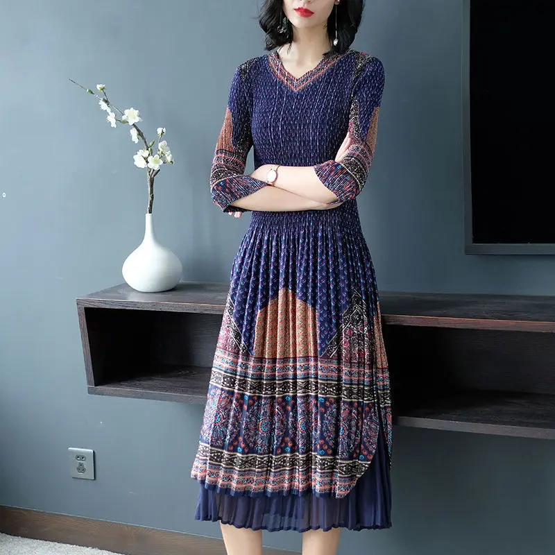 

Dress vintage printed pleated dress female fashion spring 2023 v neck casual dress quarter sleeve mid length dress female tops