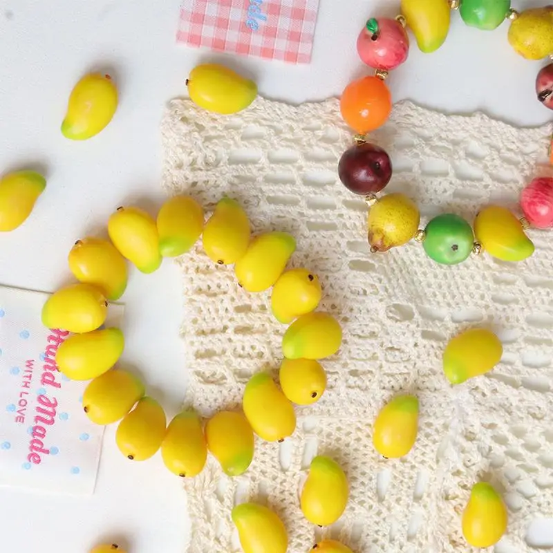 5 Stück bunte, realistische, fruchtförmige, lose Perlen mit glänzender Oberfläche für die Herstellung von DIY-Armbändern und Halsketten – Detail 5
