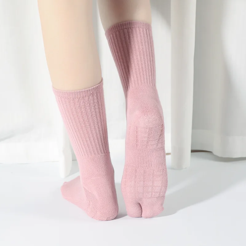 5 [airs Warm Two-finger Socks Women Cotton Medium Tube Sub-toe Screw Towel Bottom Thickened Two-toe Socks
