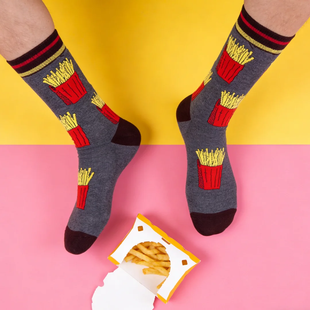 

【1 пара】Носки средней длины с принтом картофеля фри в серых тонах, в стиле американского фастфуда, для повседневной носки