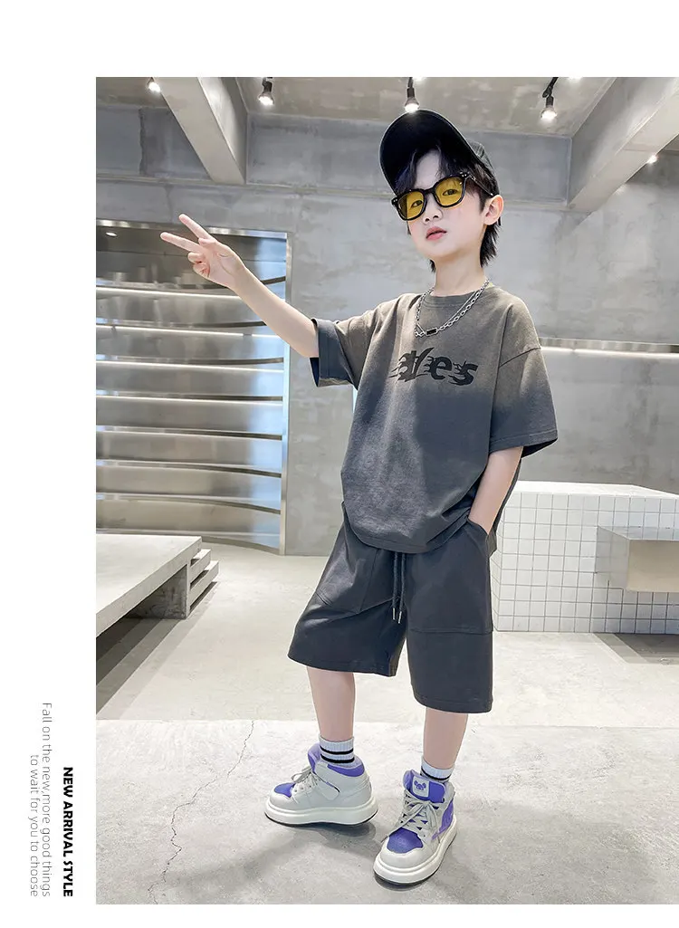 Koreanischer Kinderanzug für Jungen 2027 Sommer Mode Farbverlauf Grau Set Teenager Jungenkleidung Baumwoll-Strick-Oberteil + Shorts 2-teiliges Outfit – Detail 6