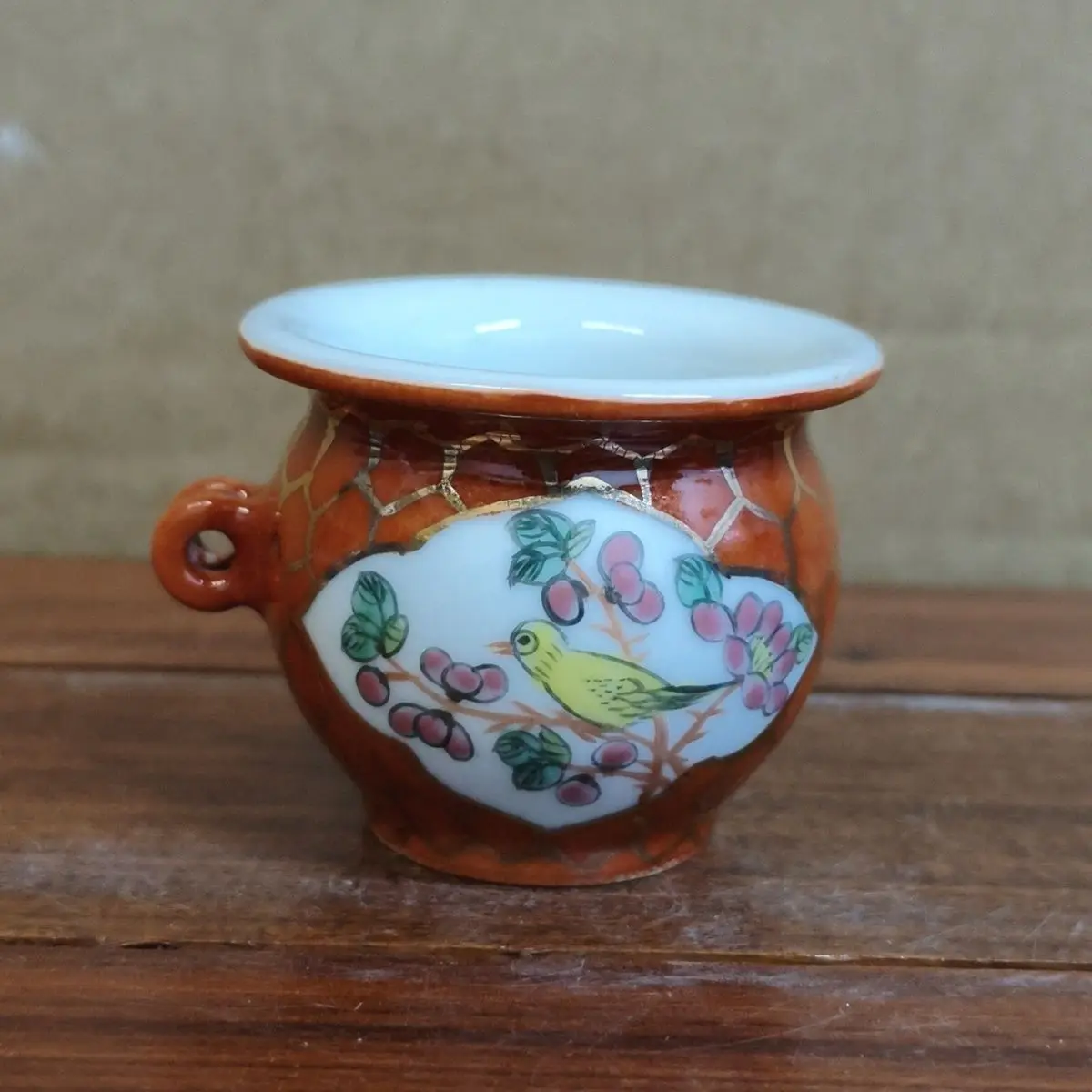 Traditional Chinese Folk Art Coral Red Gilded Ceramic Bird Jar With Open Window Flower Bird Picture Decor
