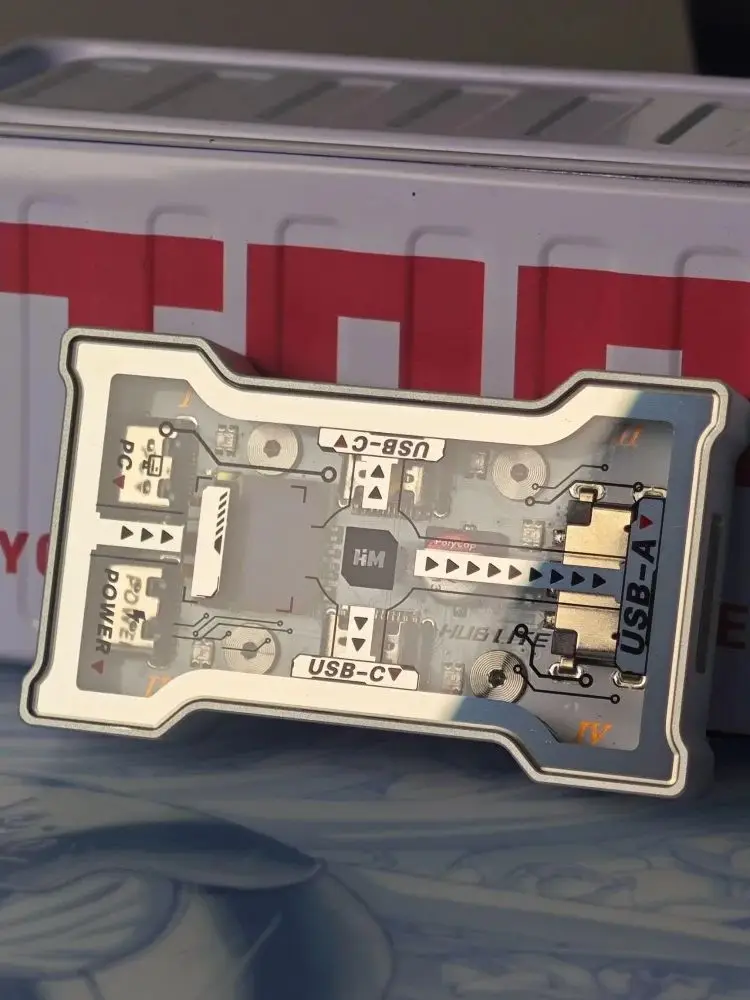 HMLAB HUB Lite - Gamingowy HUB USB 2-3 portowy, szybki transfer danych 8K Hz, wyświetlacz OLED z kontrolą za pomocą przycisków, HM HUB — zdjęcie produktu 7