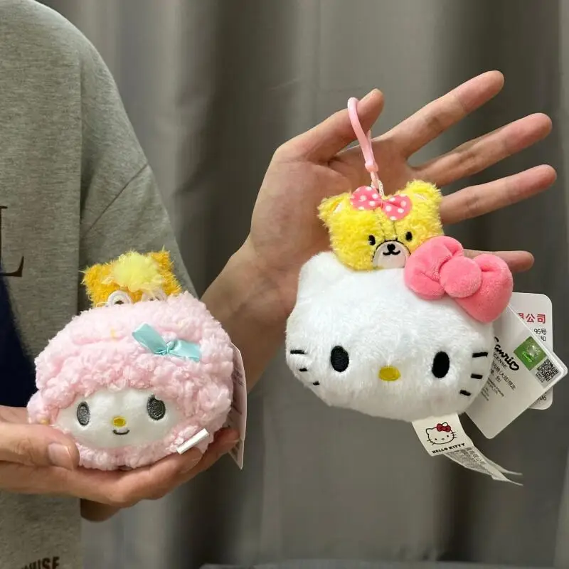 พวงกุญแจตุ๊กตาซานริโอ้ ลายการ์ตูนเปียโน ทิปปี้ เฮลโล คิตตี้ ของเล่นตุ๊กตาขนนุ่ม ดึงสายได้ ใช้ตกแต่งกระเป๋าเป้สะพายหลังเด็กผู้หญิง ของขวัญสำหรับคู่รัก