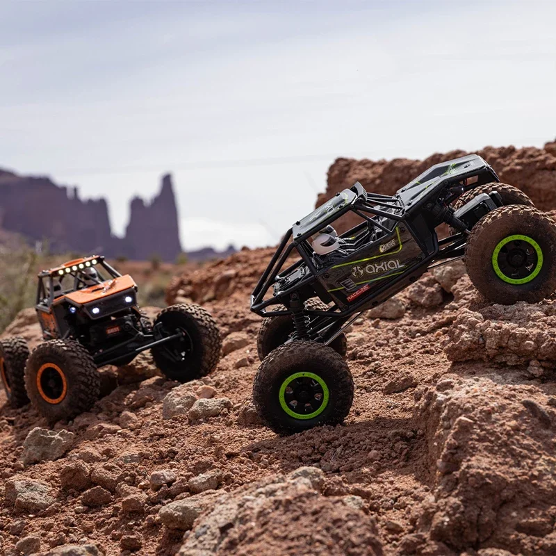 รีโมทคอนโทรลใหม่รถ 1/18 UTB18 CAPRA สี่ล้อไดรฟ์ RC Crawler ปีนเขา Off-road ท่อกรอบรถของเล่น