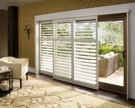 Acoustic aluminum sliding blinds for outdoor use