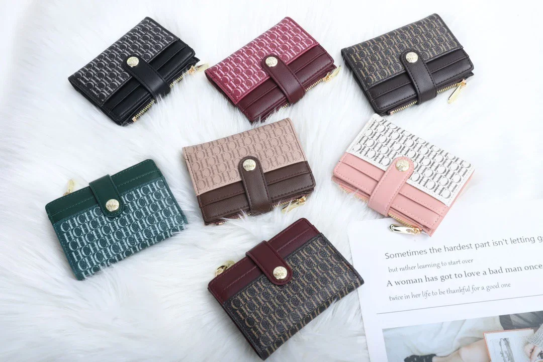 A Fashionable Button Double Folding Pvc Material Women\'s Wallet Card Bag Storage Change Card Gift Box Packaging