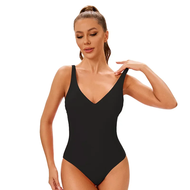 สีทึบผู้หญิงกีฬา One Piece ชุดว่ายน้ํา 2025 ฤดูร้อนใหม่เซ็กซี่ V คอ Suspender Monokini บิกินี่ Slim Beach ชุดว่ายน้ํา