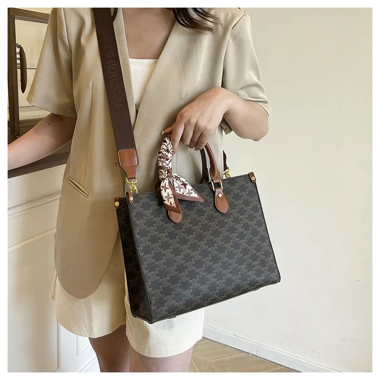 

2025 Best Superstar Show Stopper Crossbody Handbag With Minimalist Leather And Vintage Charm For Women