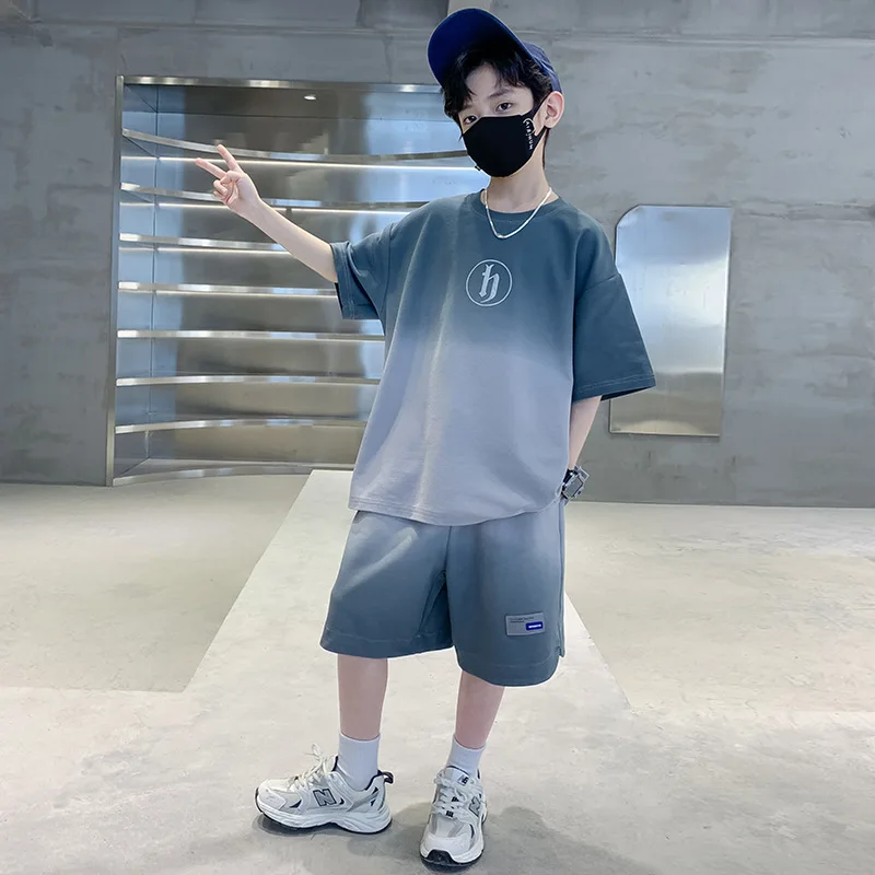 

Новый летний комплект одежды для мальчиков-подростков: хлопковая футболка с надписью и шорты, 2 предмета, для детей 4-14 лет, детские спортивные костюмы, детская одежда.