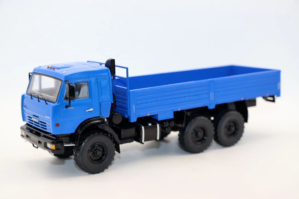 

Новый планшетный грузовик SSM 1 43 KAMAZ-43118 6 × 6 (литой) Синий грузовик СССР Литая под давлением модель для коллекции в подарок SSM1237