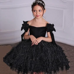 Black Boat Neck Flower Girls Dresses with Feather Off Shoulder Christmas Gowns Sleeveless 2023 Summer فلور فتاة اللباس Tutu