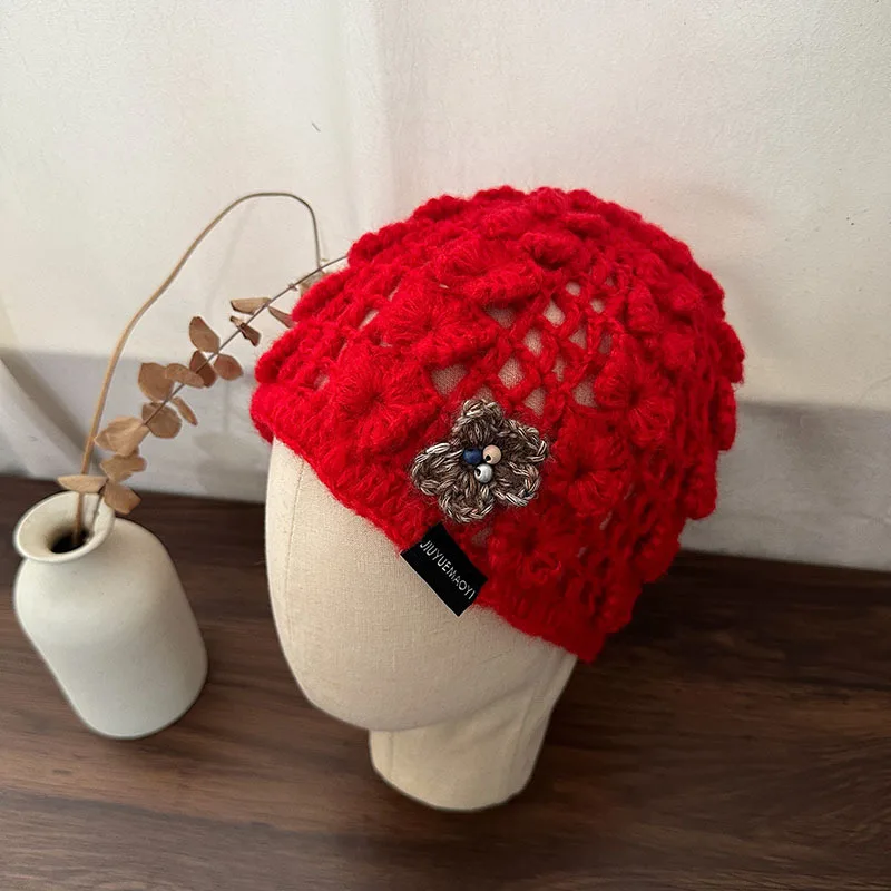 Koreanische handgemachte, gehäkelte, dreidimensionale Blumenmütze für Damen, warme Kuppelmütze für Herbst und Winter. – Detail 5
