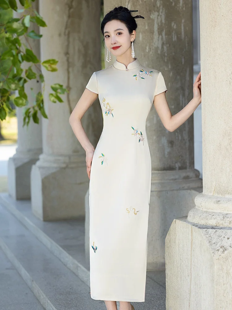

Stunningly Beautiful Embroidered White Qipao for Engagement Registration Ceremony Daily Wear Simple Elegance New 2026 Sle