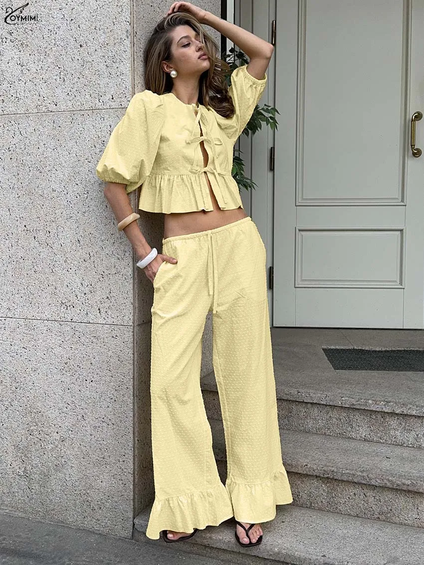 ชุดเซ็ต 2 ชิ้น ผ้าฝ้ายสีเหลืองลำลองสำหรับผู้หญิง แฟชั่นเสื้อครอปแขนสั้นคอโอผูกเชือก และกางเกงขายาวจีบระบายผูกเชือก