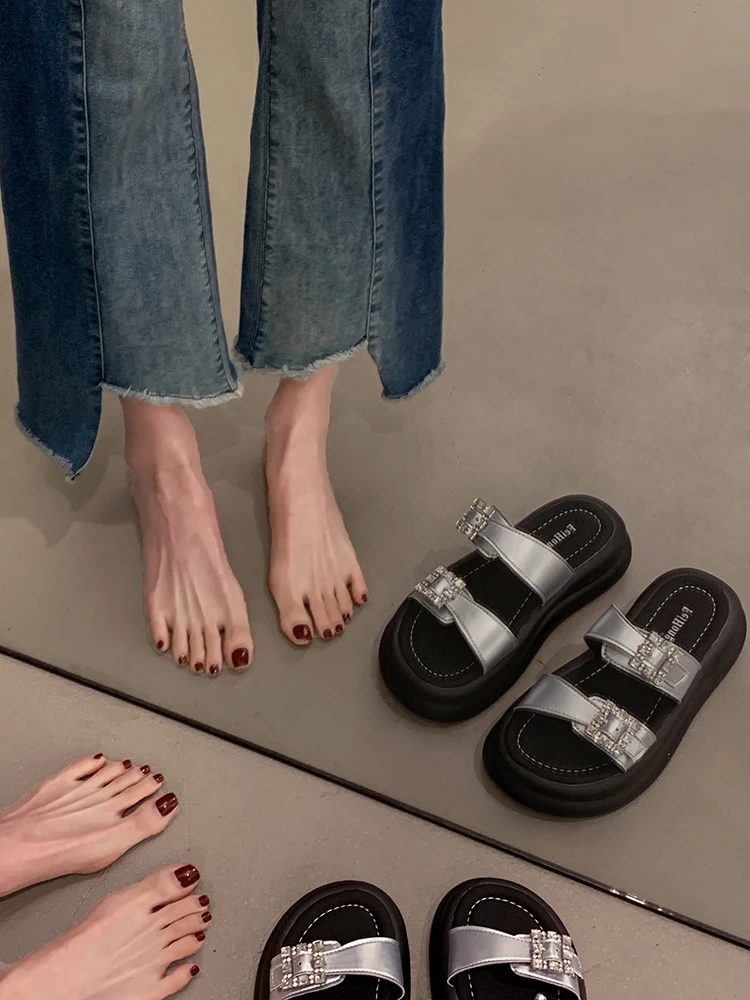 

Jia Bu Jia, женские летние уличные сандалии на каблуке, универсальные слипоны в стиле ретро для юбок, удобные корейские сандалии на подкладке из искусственной кожи