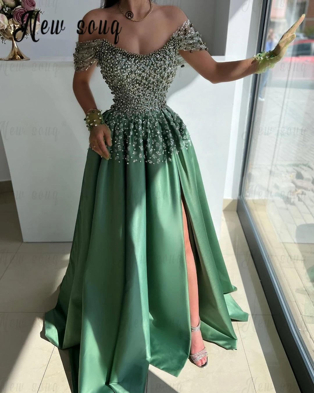 Emerald Green Prom Dresses Off Shoulder Satin vestidos de fiesta Elegant A-line Side High Split Embroidery Wedding Party Dress ﻿