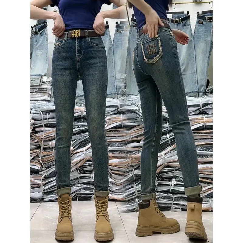 2025 herbst Neue Dünne Gerade bein Kleine-fuß Jeans Retro Gestickte High-elastische Bleistift Hosen Streetwear Frauen kleidung