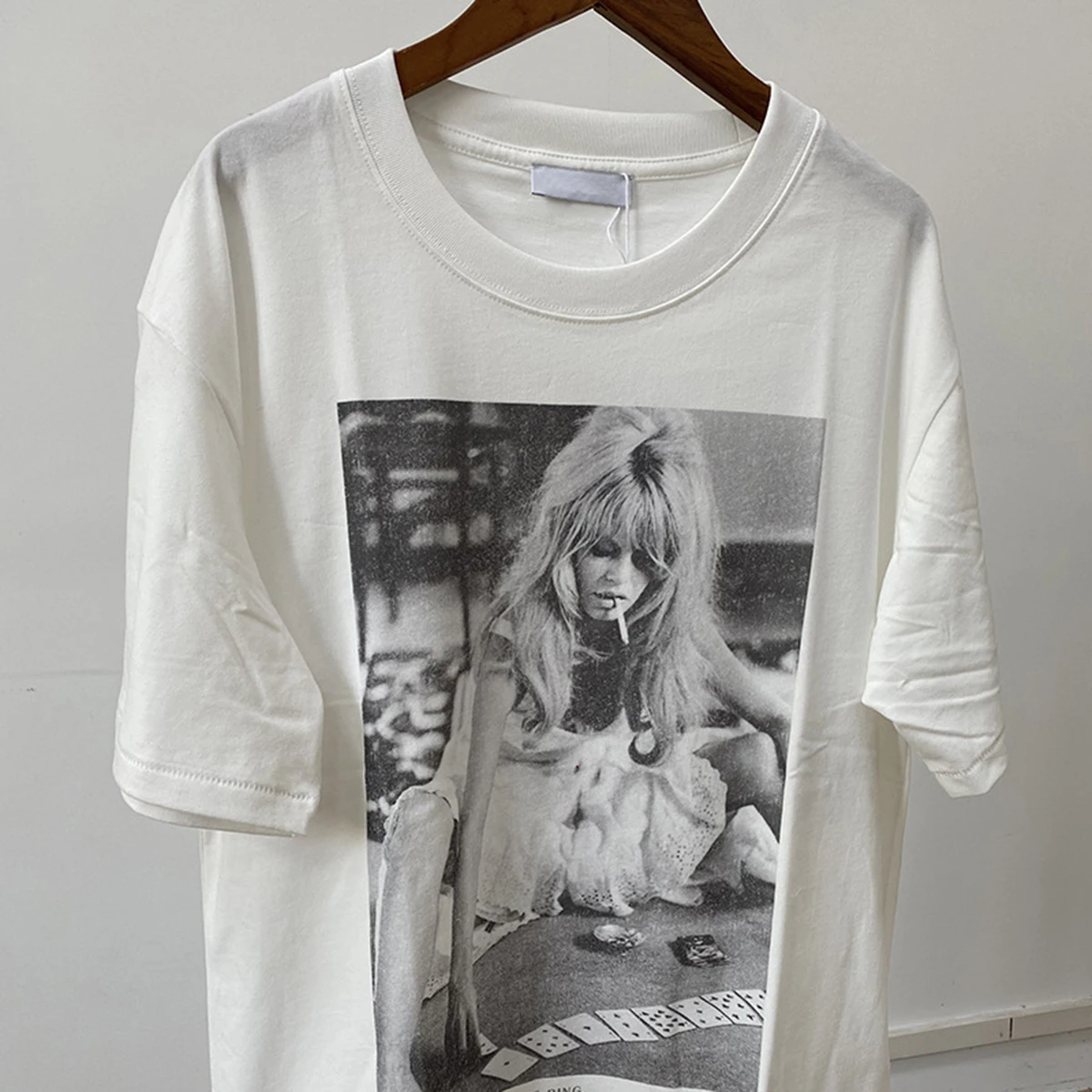 

Vintage Portrait Graphic T-shirts Summer New North American Niche Cotton Short Sleeve Tees Women High Street Graffiti Print Tops